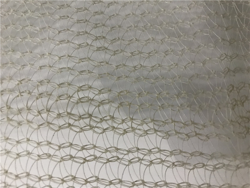 5 lat gwarantują beżową siatkę bezpieczeństwa rusztowań