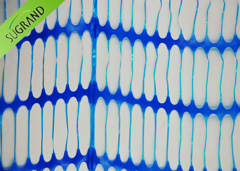 Niebieska siatka ogrodzeniowa o gramaturze 60gsm