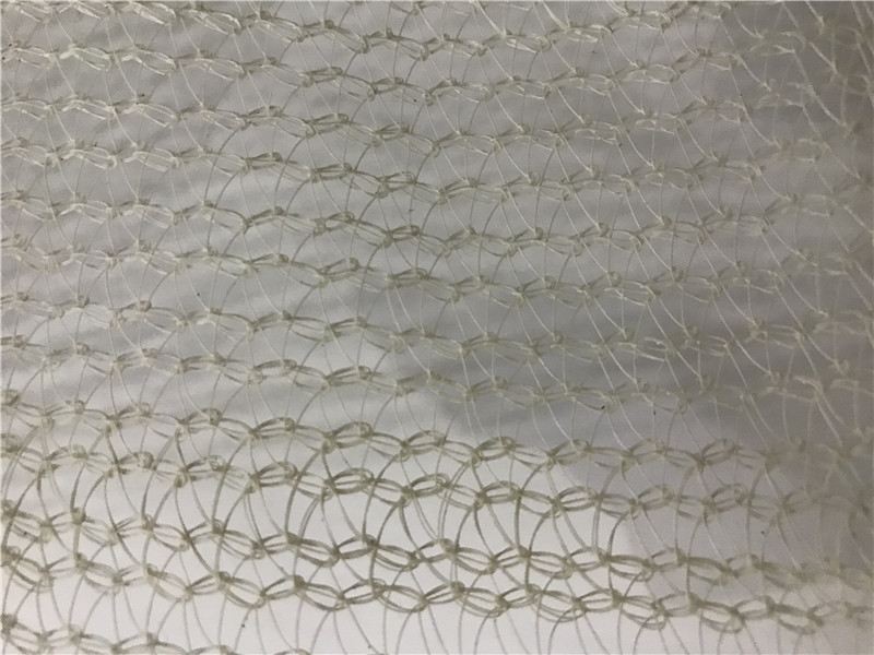 5 lat gwarantują beżową siatkę bezpieczeństwa rusztowań