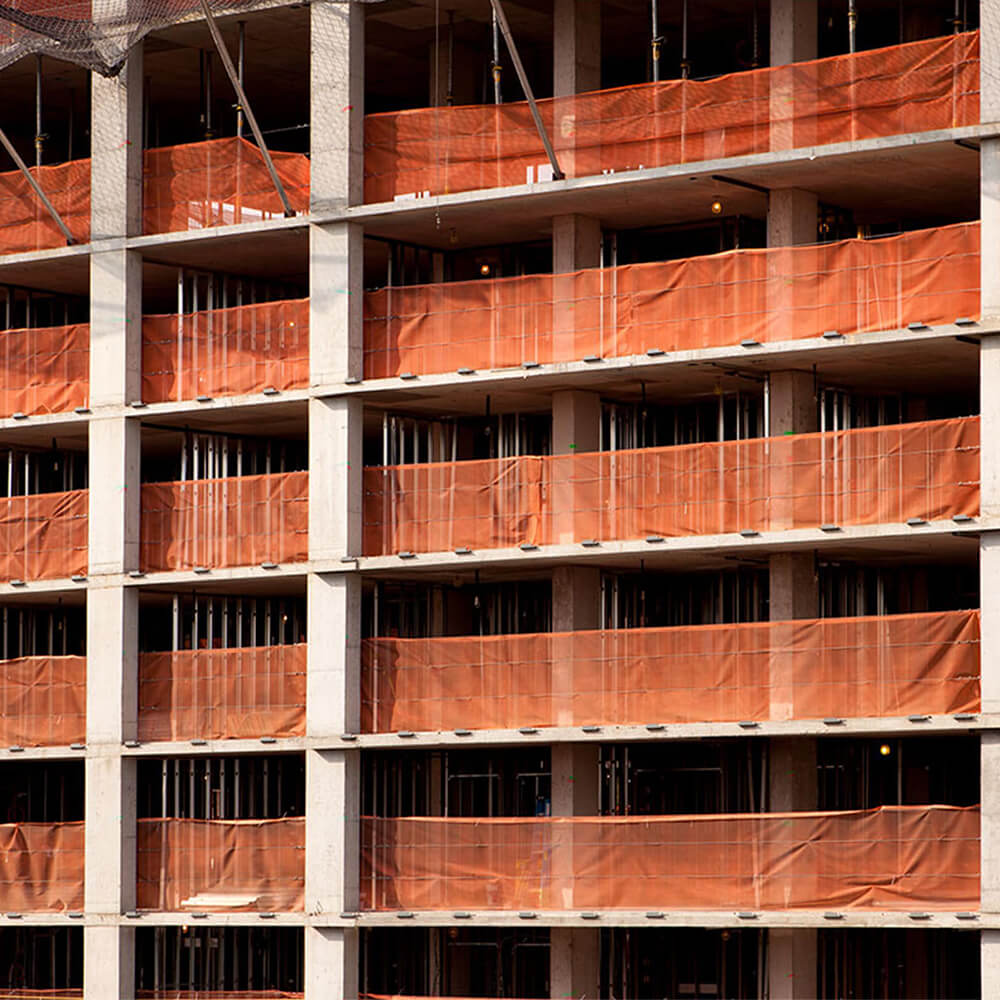 Ognioodporne siatki zabezpieczające stały się podstawową koniecznością w budynkach