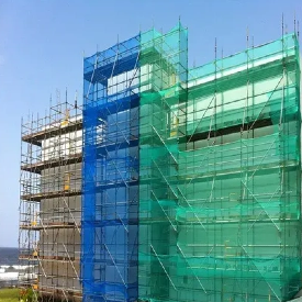 Rola sieci rusztowań budowlanych w zapobieganiu upadku zagrożeń